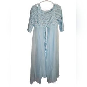 Dreamy vintage Miss Elaine 2-piece peignoir set in soft light blue/aqua nylon